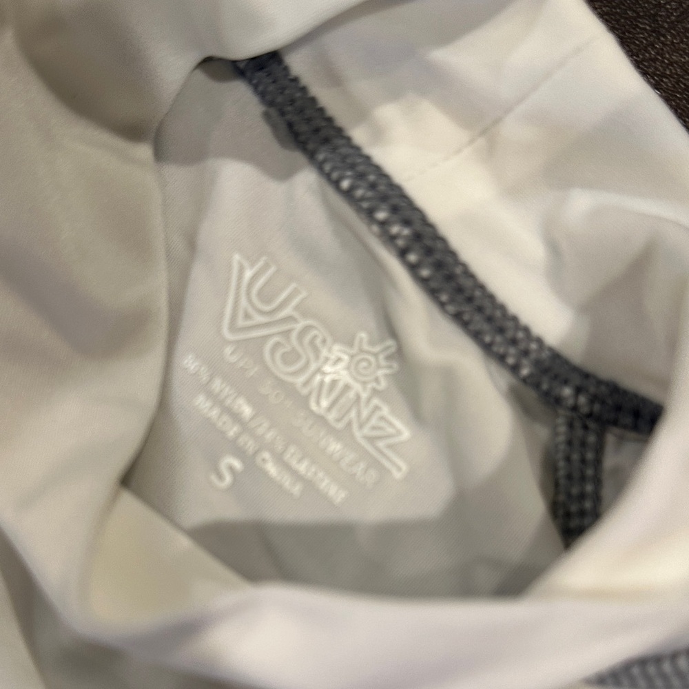 White Short Sleeve Rash Guard - Picture 2 of 4